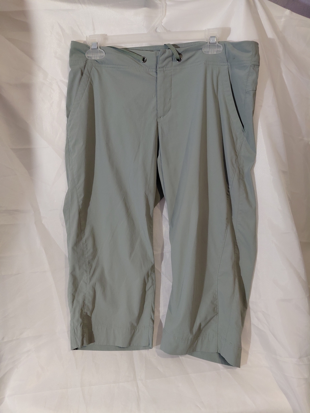 Columbia Women's Light Sage Green Outdoor Capris